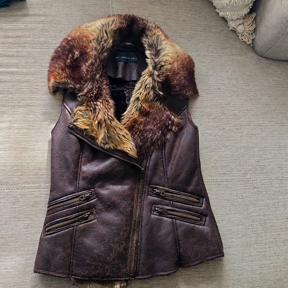 Members Only Jackets & Blazers - Members Only Faux Distressed Vegan Leather Zip Vest Faux Fur sz Small